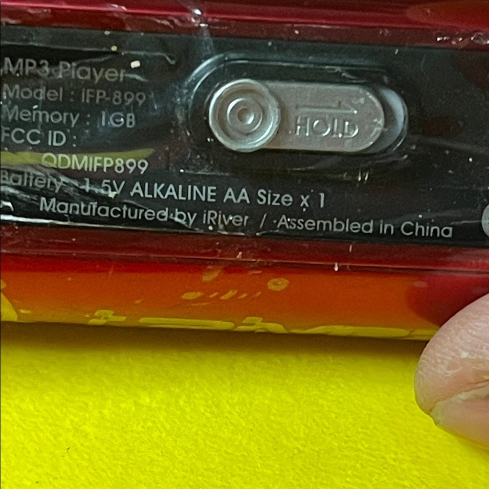 Red Portable MP3/Voice Player with Direct Encoding and Built-In Mic - Picture 9 of 13